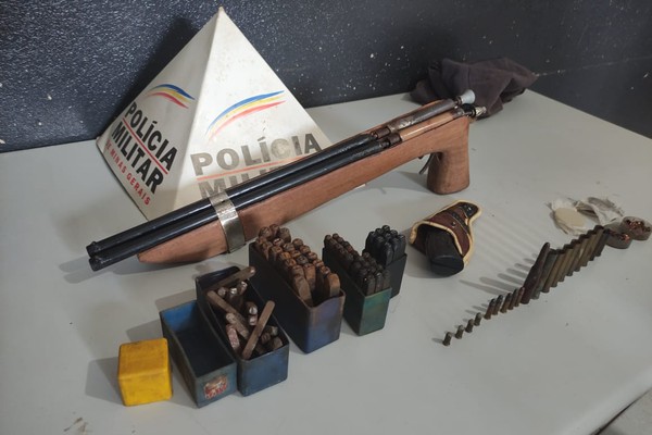 Jovem é preso com arma artesanal, garrucha, munições e materiais para remarcação de chassi