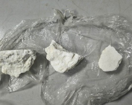 Policiais encontram droga em caixa de som e tijolos e prendem homem no Jardim Esperança