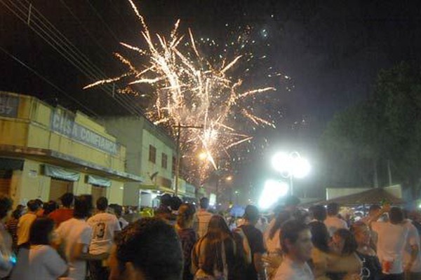 Como em todo o mundo, patenses fazem festa para comemorar 2011