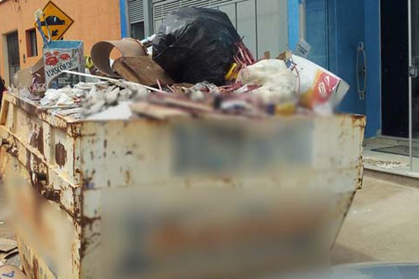 Empresas de caçamba ignoram recomendação do MP e continuam transportando lixo