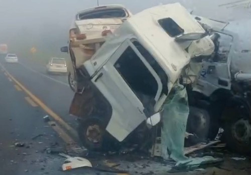 Tragédia na BR-365: batida frontal entre caminhões deixa dois mortos nesta manhã de sábado