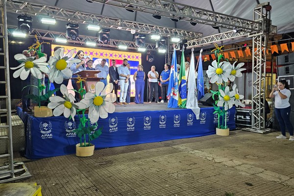 A emoção marcou a abertura da 30ª Feira da Bondade da Apae de Patos de Minas