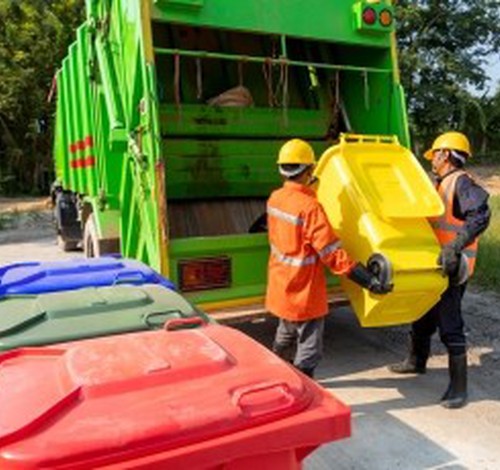 Motorista que comia dentro do caminhão de lixo terá adicional de insalubridade em grau máximo e será indenizado