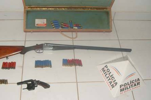 PM prende homem de 50 anos com duas armas de fogo e diversas munições em Carmo do Paranaíba