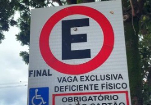 Prefeitura regulamenta estacionamento para pessoas com autismo e mostra como pedir cartão