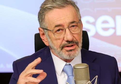 Ministro defende industrialização de minerais críticos e diz que país não quer apenas exportar matéria prima