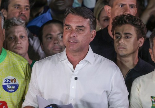 Polícia Federal cancela passaportes de Flávio Bolsonaro