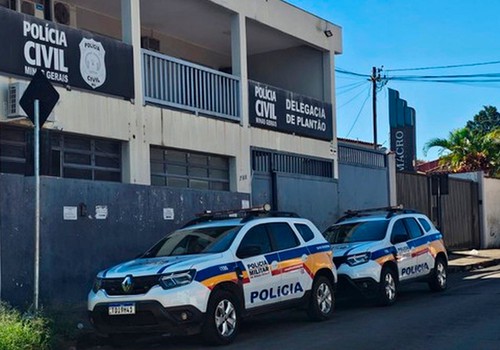 Homem de 60 anos é preso após tentar sair de supermercado com alimentos escondidos debaixo da roupa