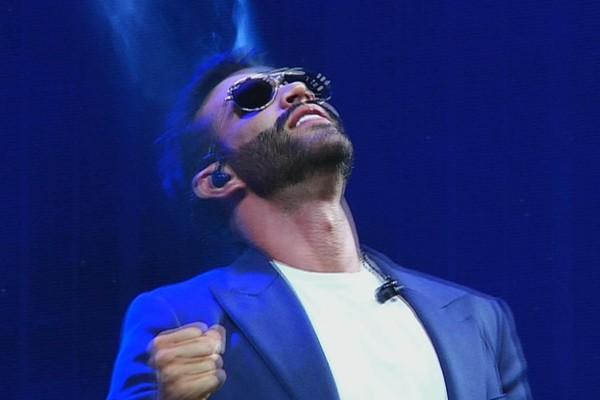 Gusttavo Lima canta "Sofrimento Simultâneo" na Fenamilho 2025, já conhece? Veja ao vivo