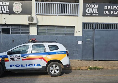 Idoso de 85 anos é preso com espingarda após denúncias de ameaças e agressões contra esposa e filha em Patos de Minas