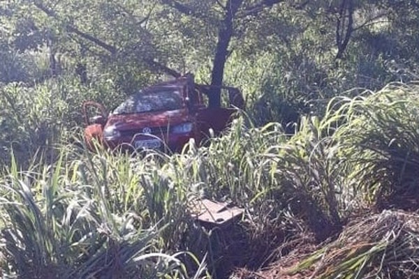 Três crianças morrem em tragédia na MG188 após carro bater em caminhão de gás