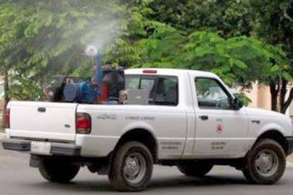 Carro Fumacê chega a Patos de Minas para ajudar a combater epidemia de Dengue