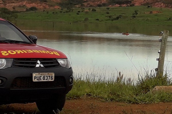 Bombeiros resgatam corpo de homem que morreu afogado em represa de Lagoa Formosa