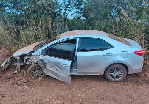 Ultrapassagem proibida provoca acidente com três veículos e quase termina em tragédia na MGC 354