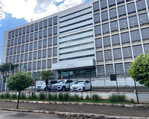 Amigas combinam teste de fidelidade, homem demonstra interesse e caso vai parar na justiça