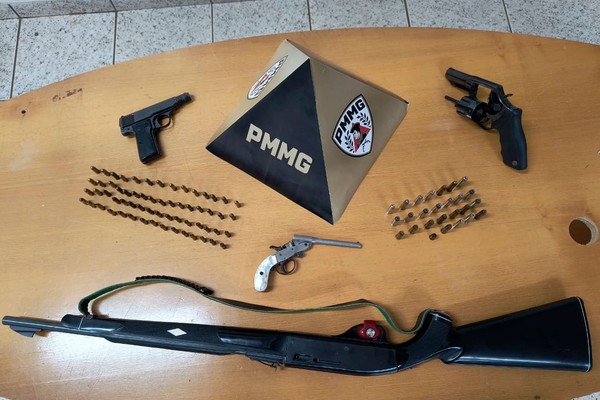 PM apreende quatro armas de fogo em Arapuá durante ocorrência de violência doméstica