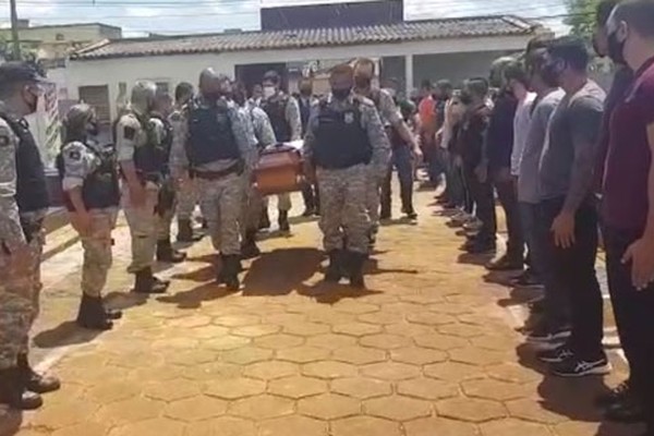Policiais penais prestam comovente homenagem a colega morto a tiros em Patos de Minas