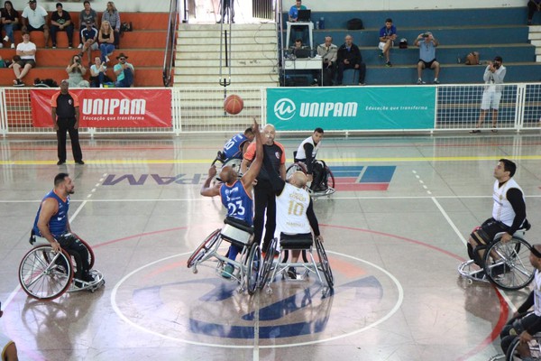 Equipes de basquete em cadeiras de rodas vão disputar competição em Patos de Minas