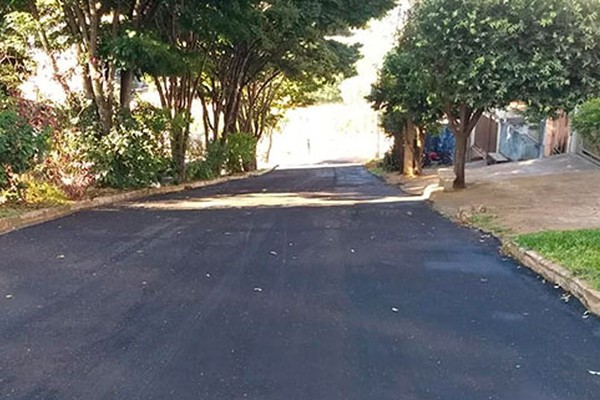 Ações para recuperar asfalto da cidade continuam e Prefeitura pede cooperação da população
