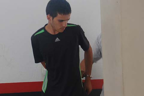 Após denúncia e investigação, PC prende jovem por tráfico de droga no Bairro Vila Garcia