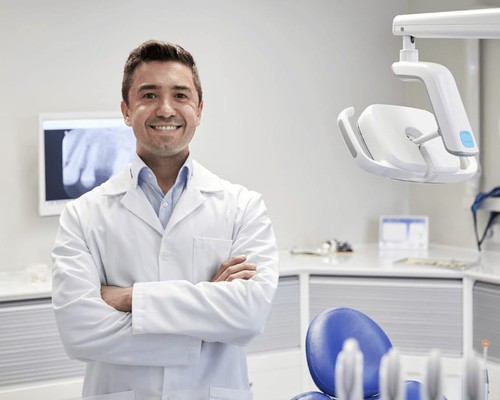 Clínica seleciona pacientes que desejam financiar implantes dentários em até 3 anos
