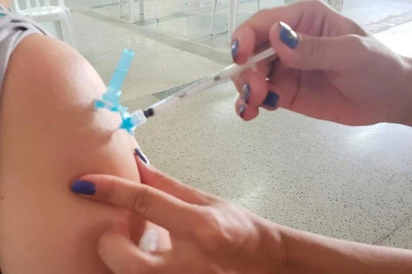 Prefeitura prepara cadastro para vacinar adolescentes de 12 a 17 anos em Patos de Minas