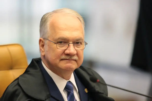 Fachin dá 24h para Mendonça levantar sigilo de todo caso Master