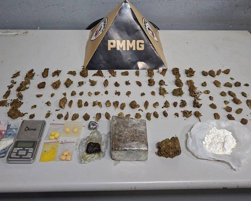 Jovem de 22 anos é preso com cardápio variado de drogas em Patos de Minas
