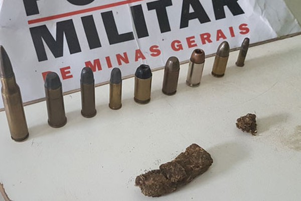Jovem é preso com maconha e coleção de munições, inclusive de fuzil, em Patos de Minas