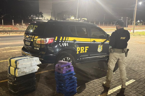 Perseguição da PRF na BR 365 termina com a apreensão de cerca de 200kg de maconha
