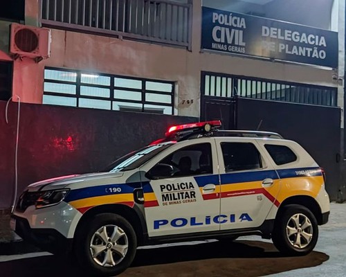 Homem de 70 anos proibido de se aproximar vai até a casa da ex-esposa à procura de revólver e acaba preso em Varjão de Minas