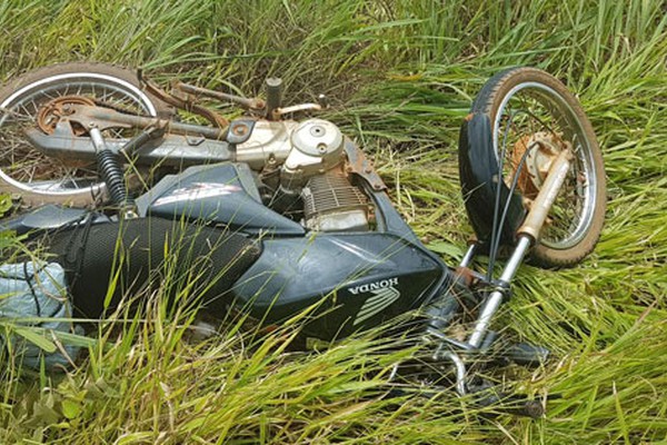 Homem de 68 anos é encontrado morto ao lado da moto no trevo de Santana de Patos 