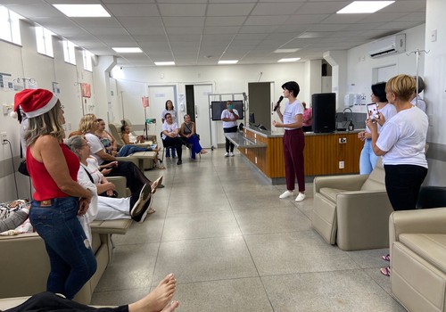 Voluntárias preparam café da manhã especial e levam alegria para pacientes oncológicos da Santa Casa