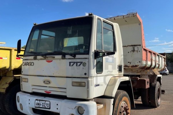 Veículos, móveis, eletrodomésticos: Prefeitura de Patos de Minas leiloa quase mil itens