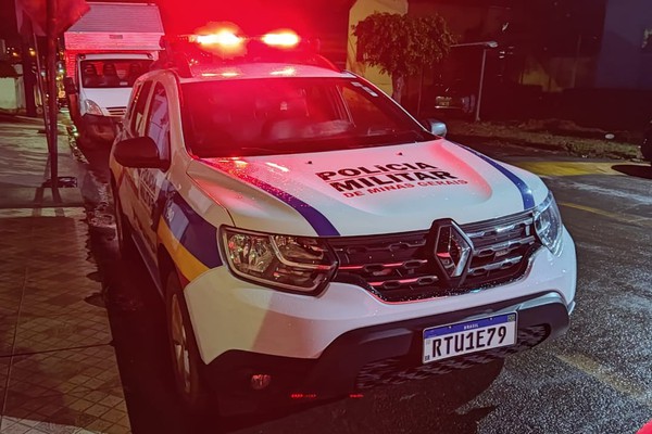 Polícia Militar prende acusada de furtar celular em bar de Patos de Minas e recupera aparelho