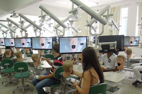 Unipam tem curso de Odontologia aprovado pelo Conselho de Saúde e prepara vestibular