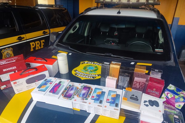 PRF apreende diversos celulares, perfumes e caixa de som do Paraguai após perseguição na BR 365