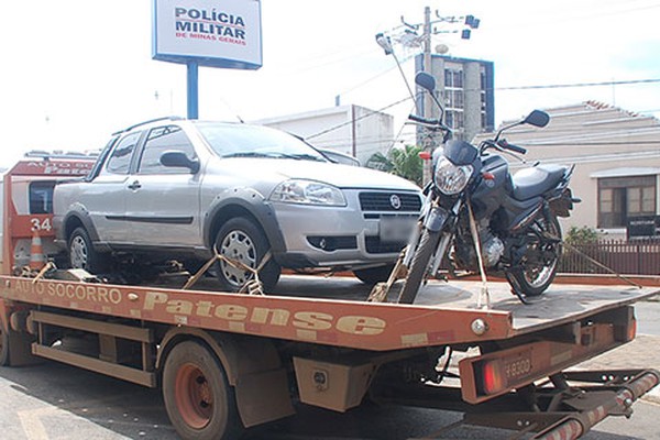 Veículos são guinchados no centro de Patos de Minas após estacionarem em locais proibidos