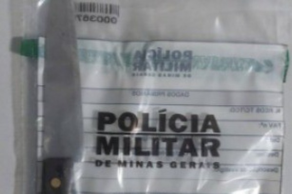 Briga por cobertor termina com homem gravemente esfaqueado em Patos de Minas