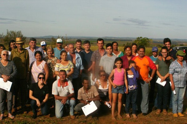 Projeto da UFU vai dar assistência na produção de frutas em assentamento em Patos de Minas