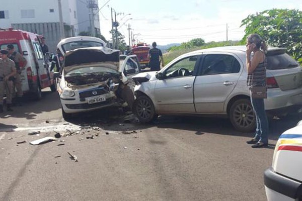 Grave acidente com viatura deixa 3 policiais e um motorista feridos no Belvedere