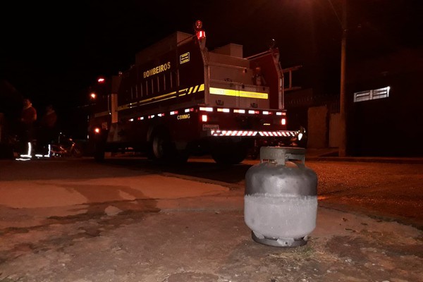 Incêndio em botijão de gás causa danos e assusta moradores em Patos de Minas