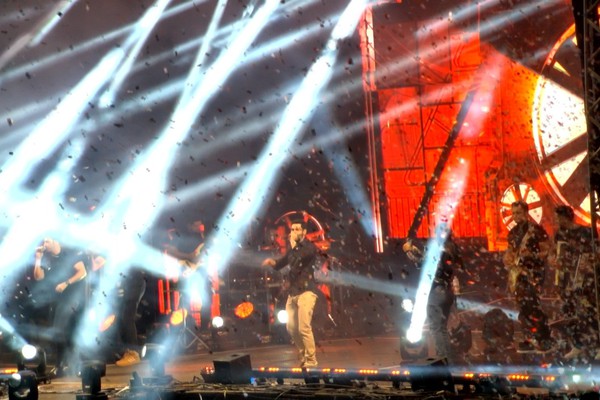 Israel e Rodolffo cantam seus maiores sucessos e empolgam na Fenamilho 2025; veja como foi