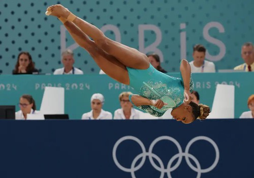 Rebeca é ouro no solo e vira maior medalhista olímpica do Brasil