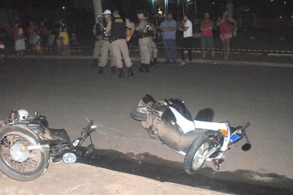 Motociclista é socorrida inconsciente após acidente com outra moto no Bairro Alvorada