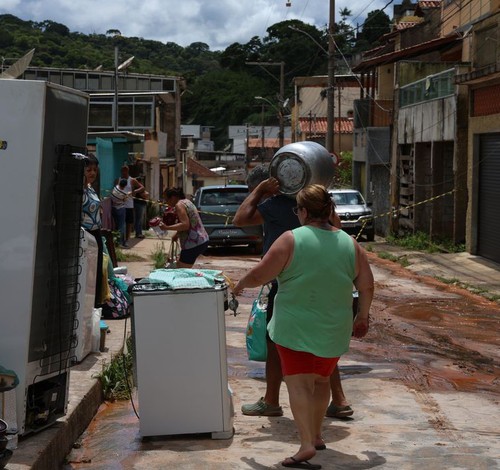 Mortes causadas pelos temporais em Juiz de Fora e Ubá chegam a 53