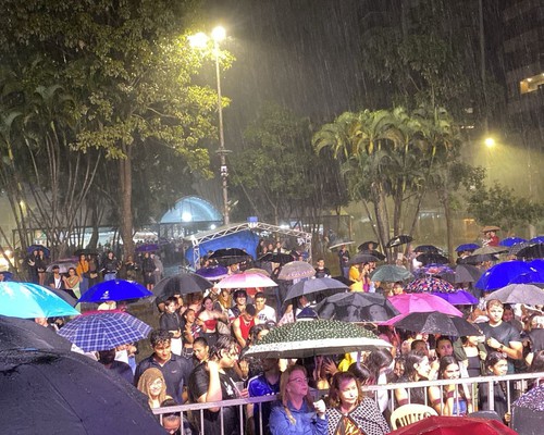 Chuva molha palco e Festival de Dança precisa ser cancelado na Fenapraça 2026; veja como foi