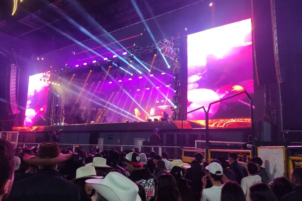 Luan Pereira levanta público na Arena com o sucesso "Ela pirou na Dodge Ram"; veja ao vivo