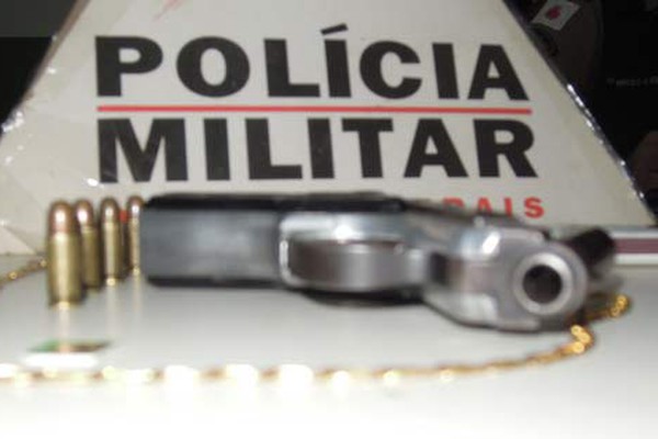 PM prende suspeitos e apreende duas armas de fogo durante a noite em Patos de Minas