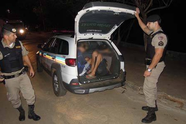 Polícia Militar surpreende adolescente de 17 anos com revólver na cintura